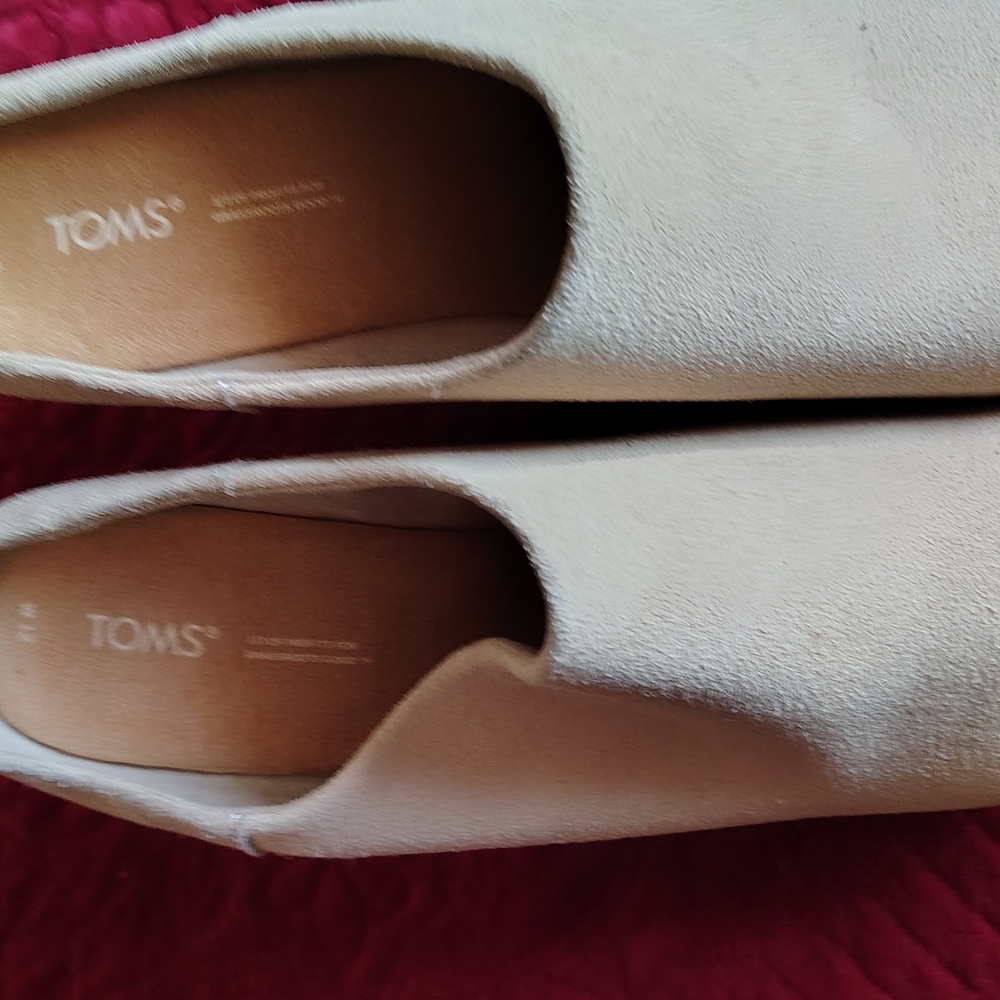 TOMS Women's Cream Slip-On Shoes